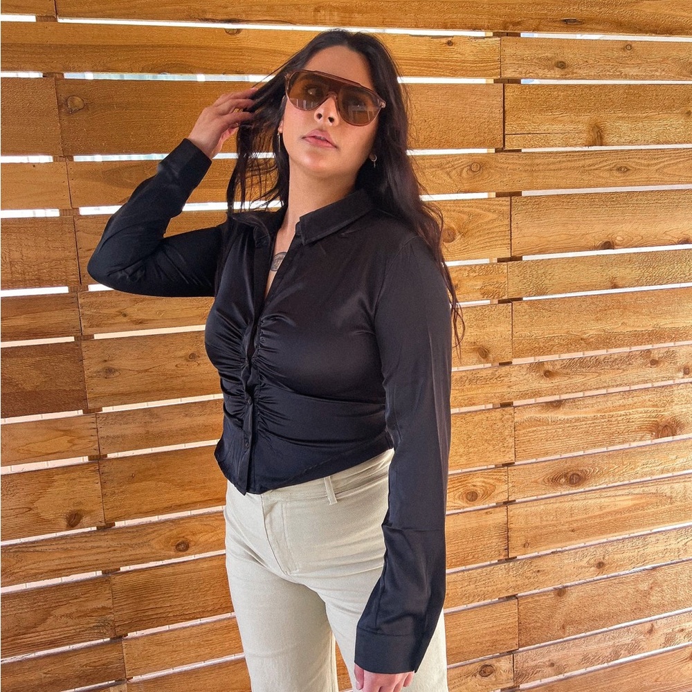 Black Fitted Long Sleeve Ruched Button Down